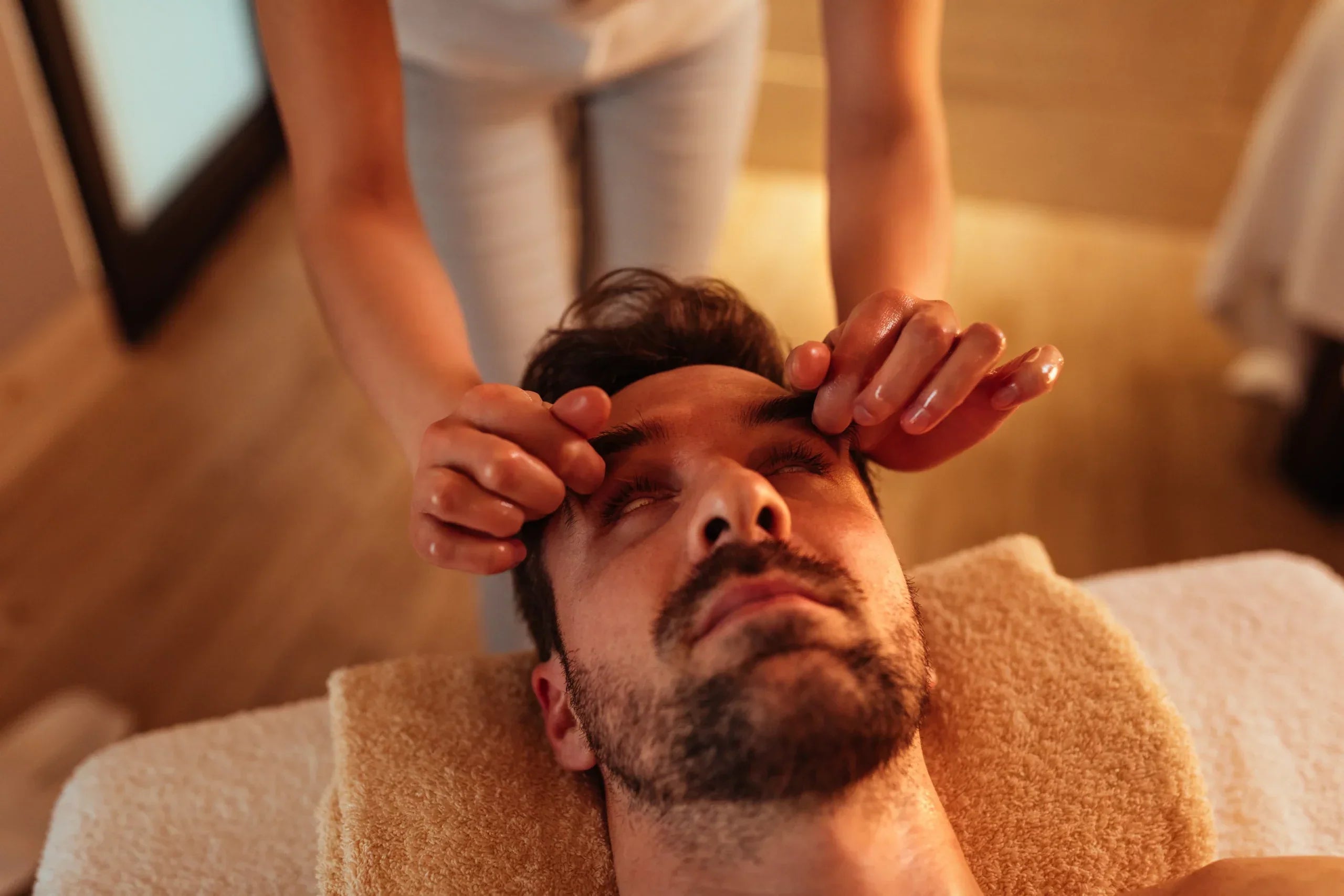 Quand votre client garde les yeux ouverts pendant le massage : comment réagir ? Image